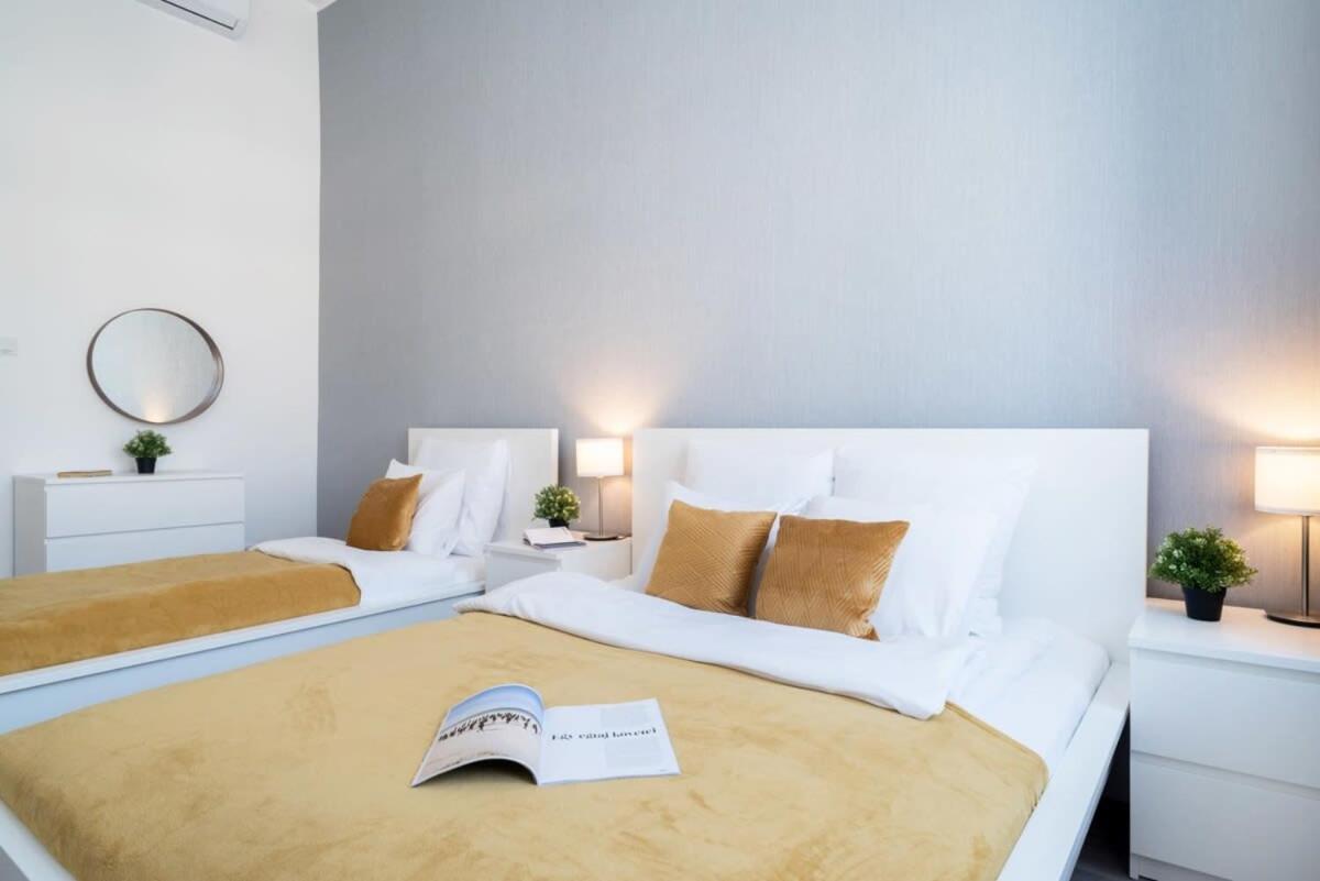 Large Apartment At Perfect Central Location Budapest Exterior photo
