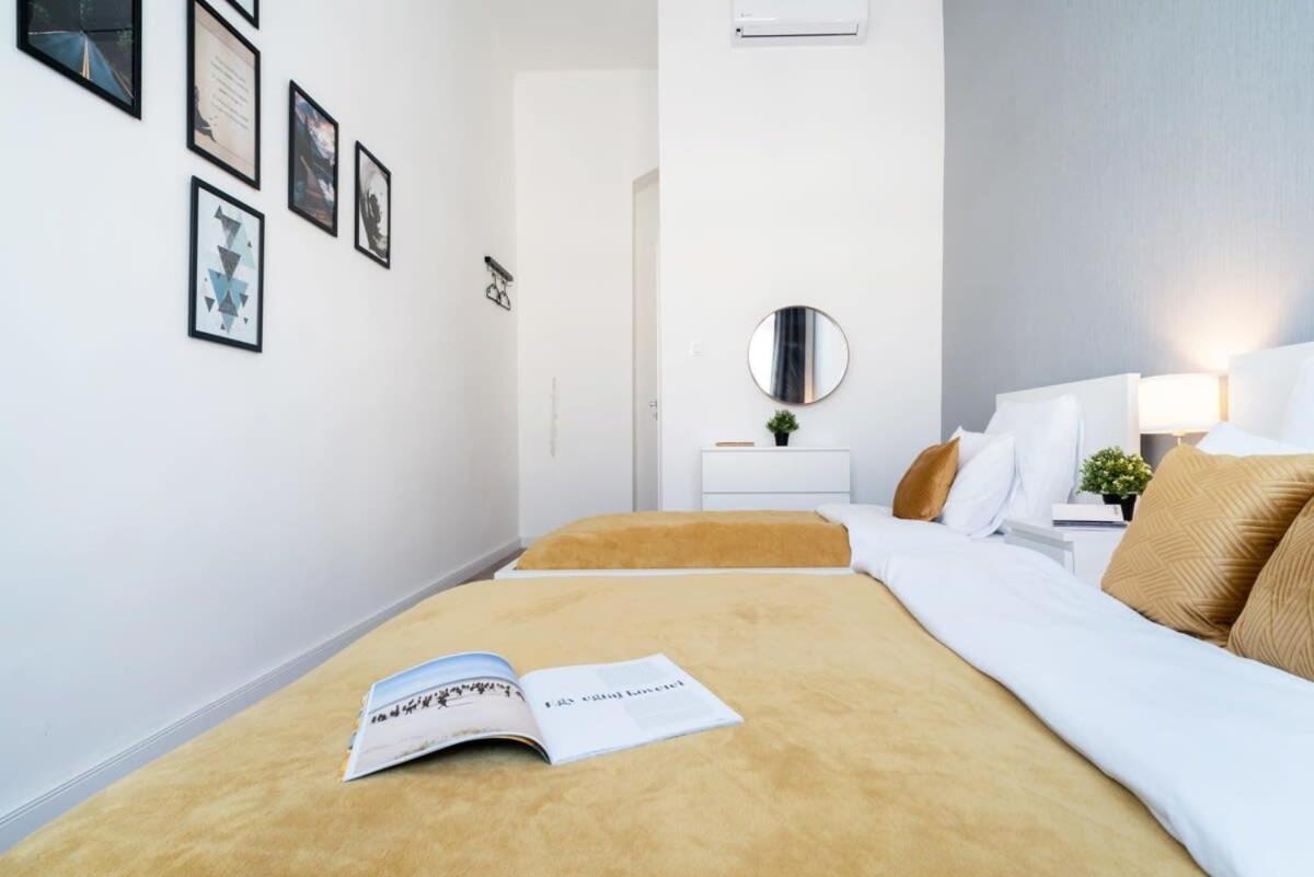 Large Apartment At Perfect Central Location Budapest Exterior photo
