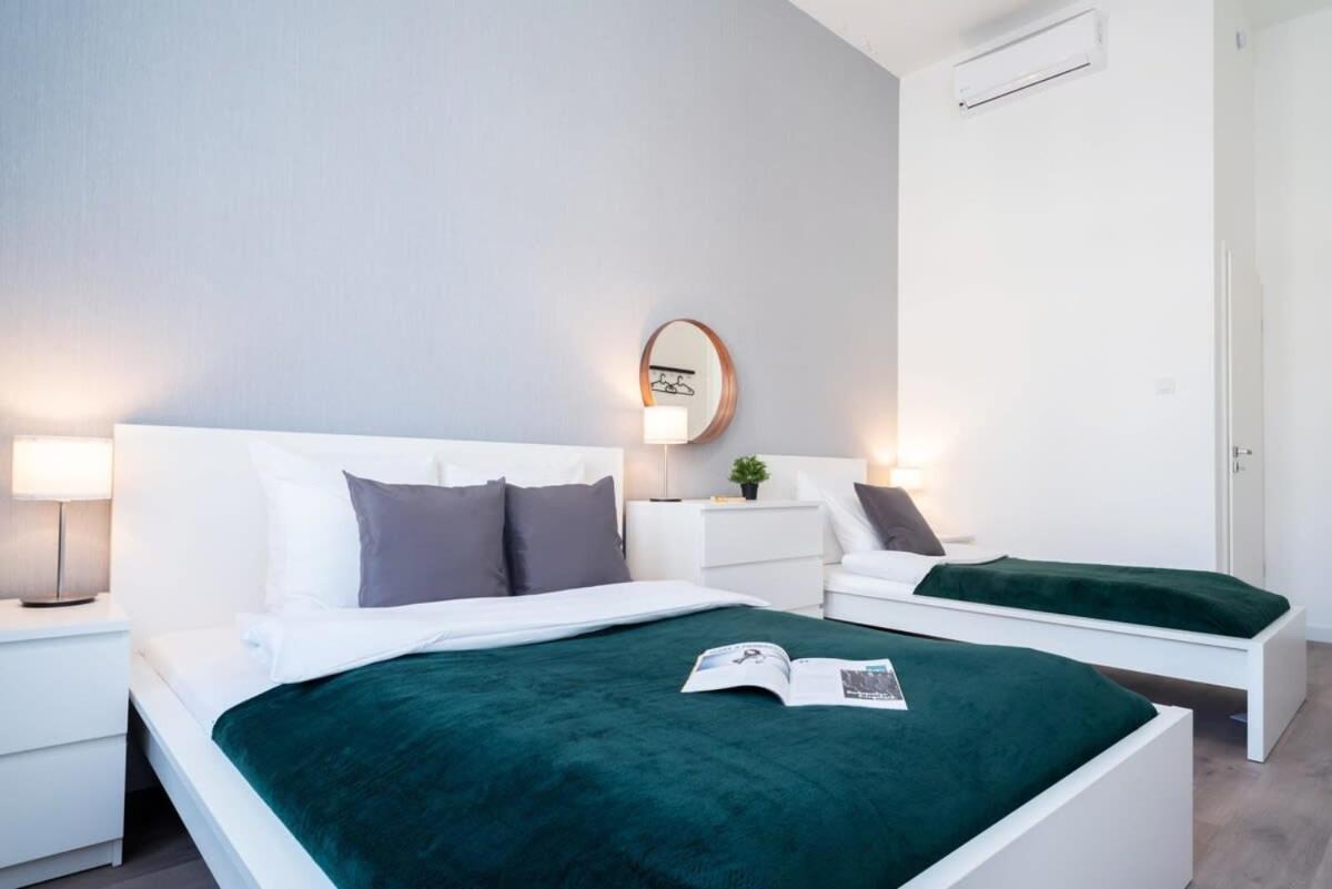 Large Apartment At Perfect Central Location Budapest Exterior photo
