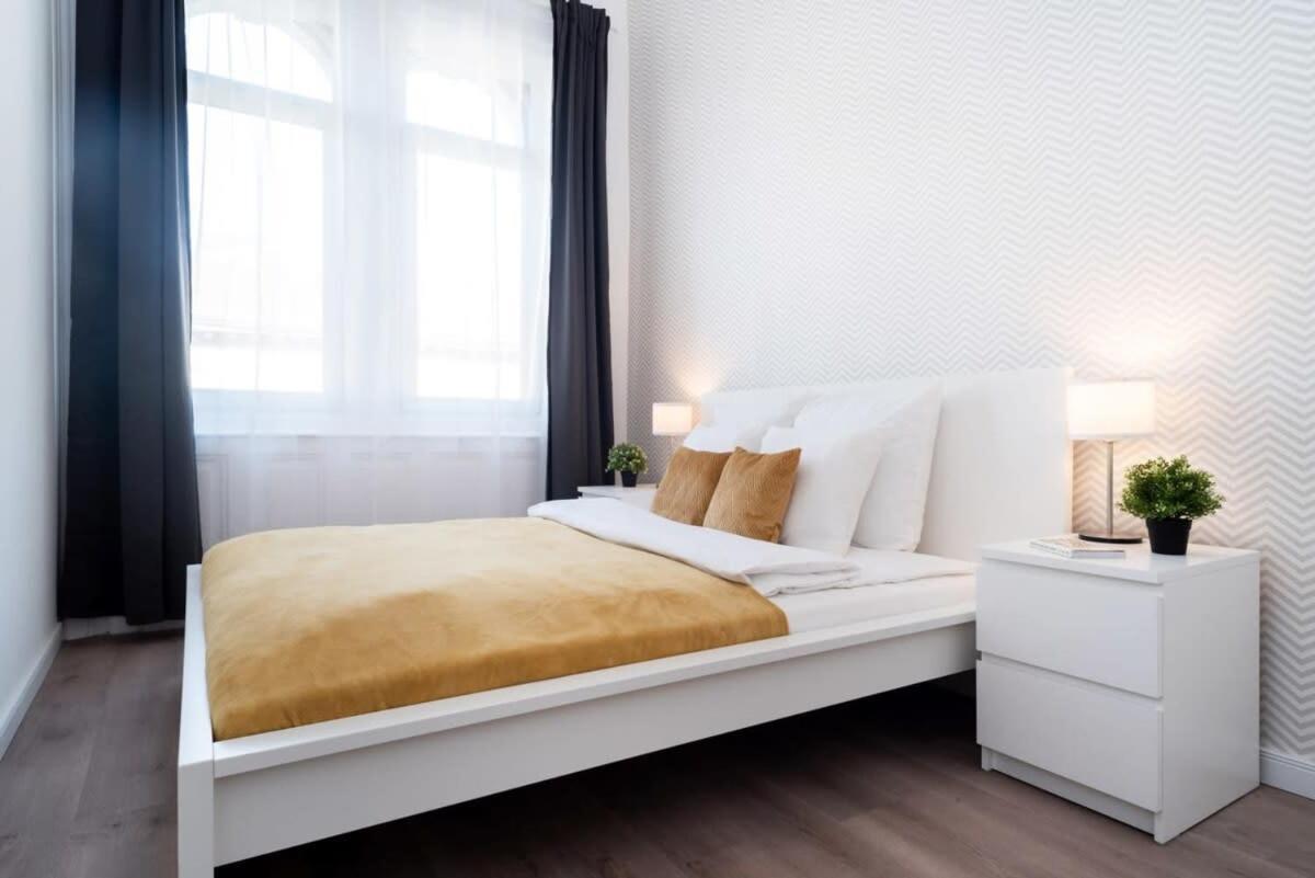 Large Apartment At Perfect Central Location Budapest Exterior photo