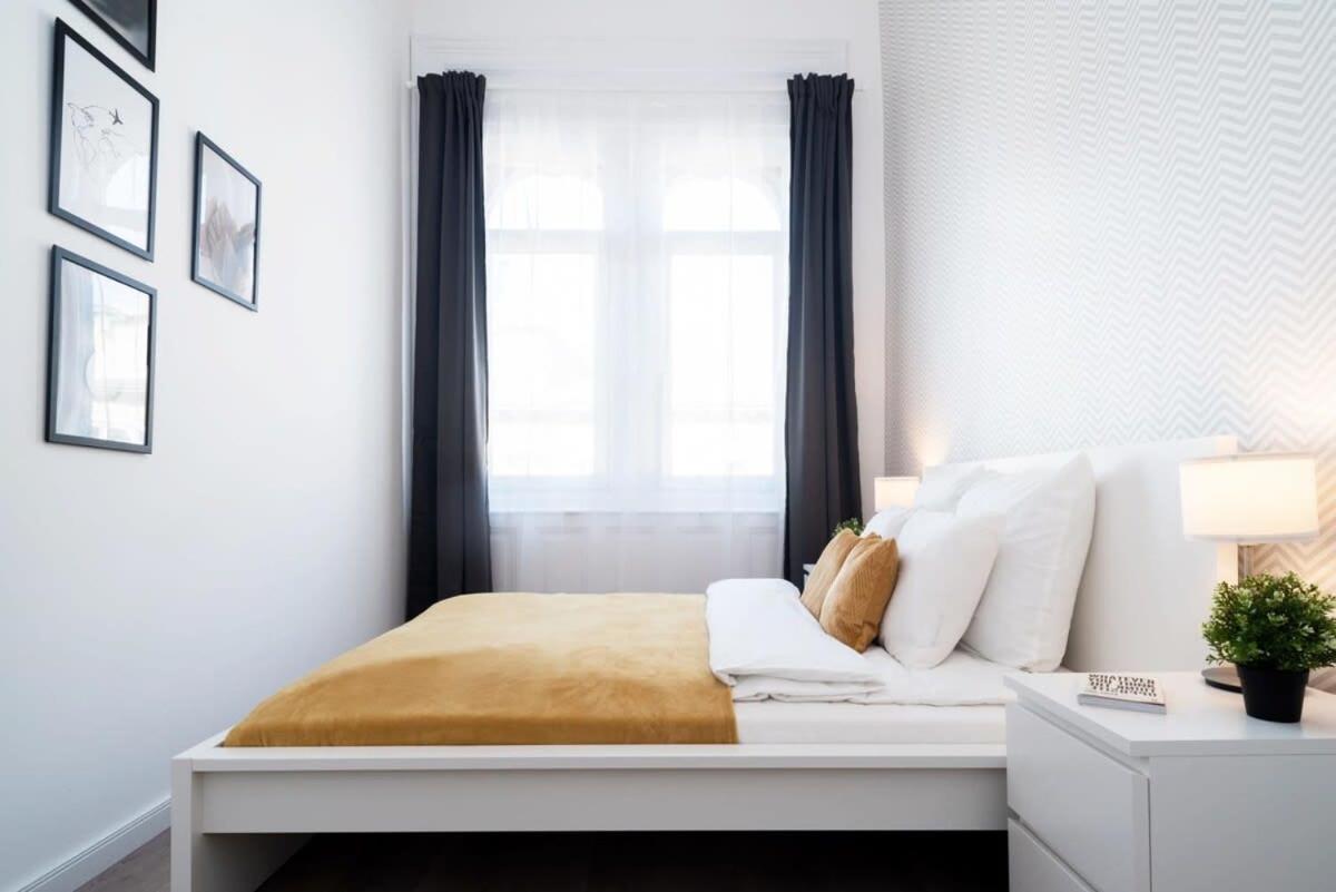 Large Apartment At Perfect Central Location Budapest Exterior photo