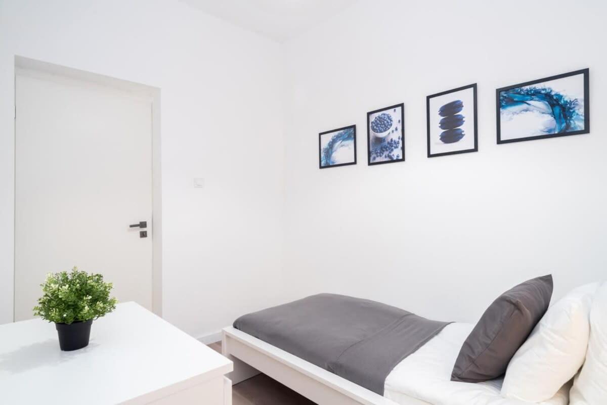 Large Apartment At Perfect Central Location Budapest Exterior photo