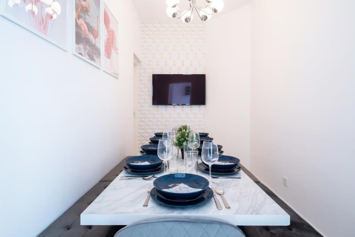 Large Apartment At Perfect Central Location Budapest Exterior photo