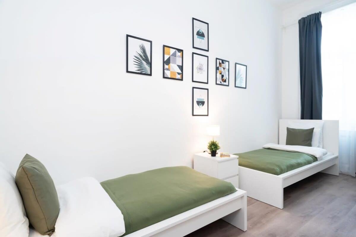Large Apartment At Perfect Central Location Budapest Exterior photo