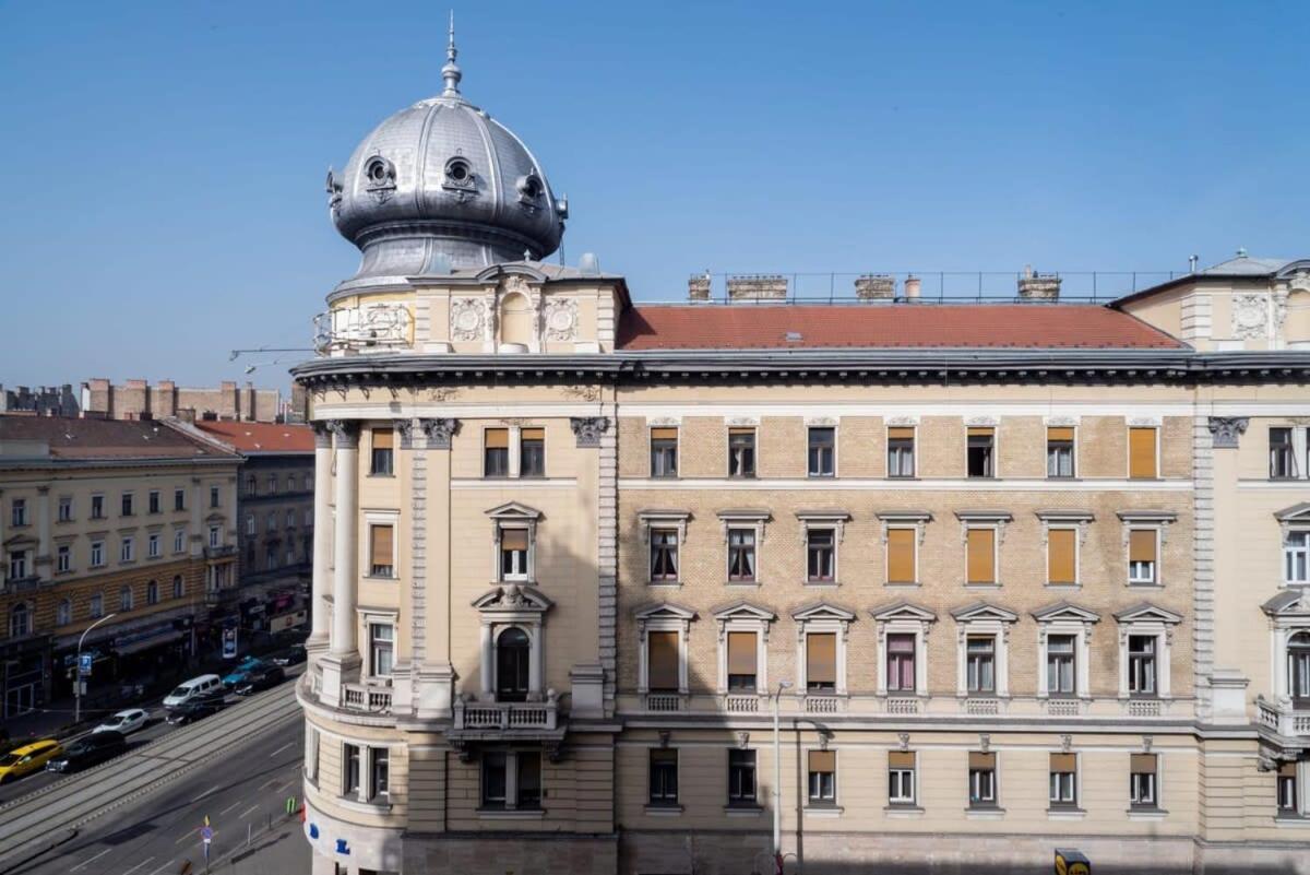 Large Apartment At Perfect Central Location Budapest Exterior photo