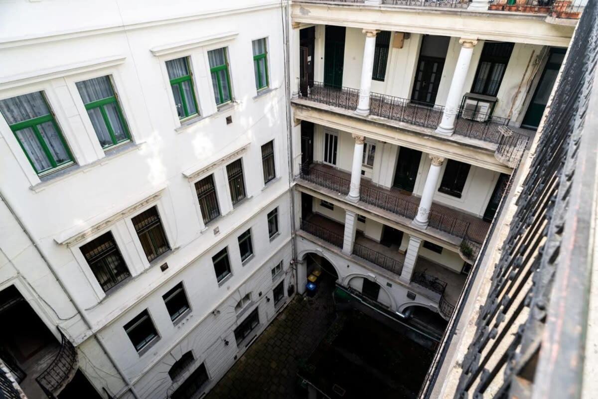 Large Apartment At Perfect Central Location Budapest Exterior photo